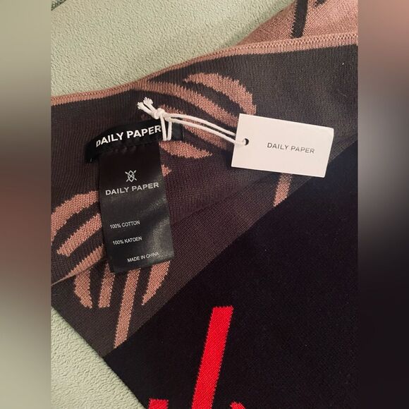 Daily Paper Throw Scarf - NWT New With Tags - One Size Fits All- Blue Red Purple - Picture 5 of 8